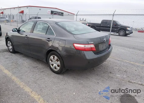 2008 Toyota Camry Le z USA, uszkodzony, nr VIN 4T4BE46K88R037491